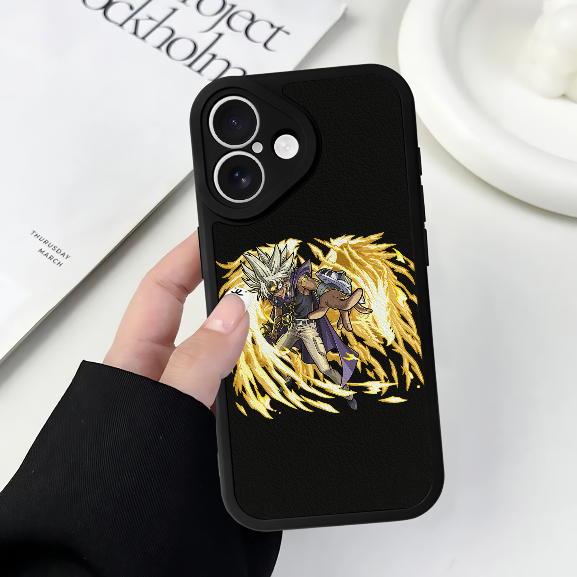 （画像用） 遊☆戯☆王 Yu-Gi-Oh! 【iPhone 16シリーズ対応】シリコンスマホケース（レザー調） 材質：シリコン